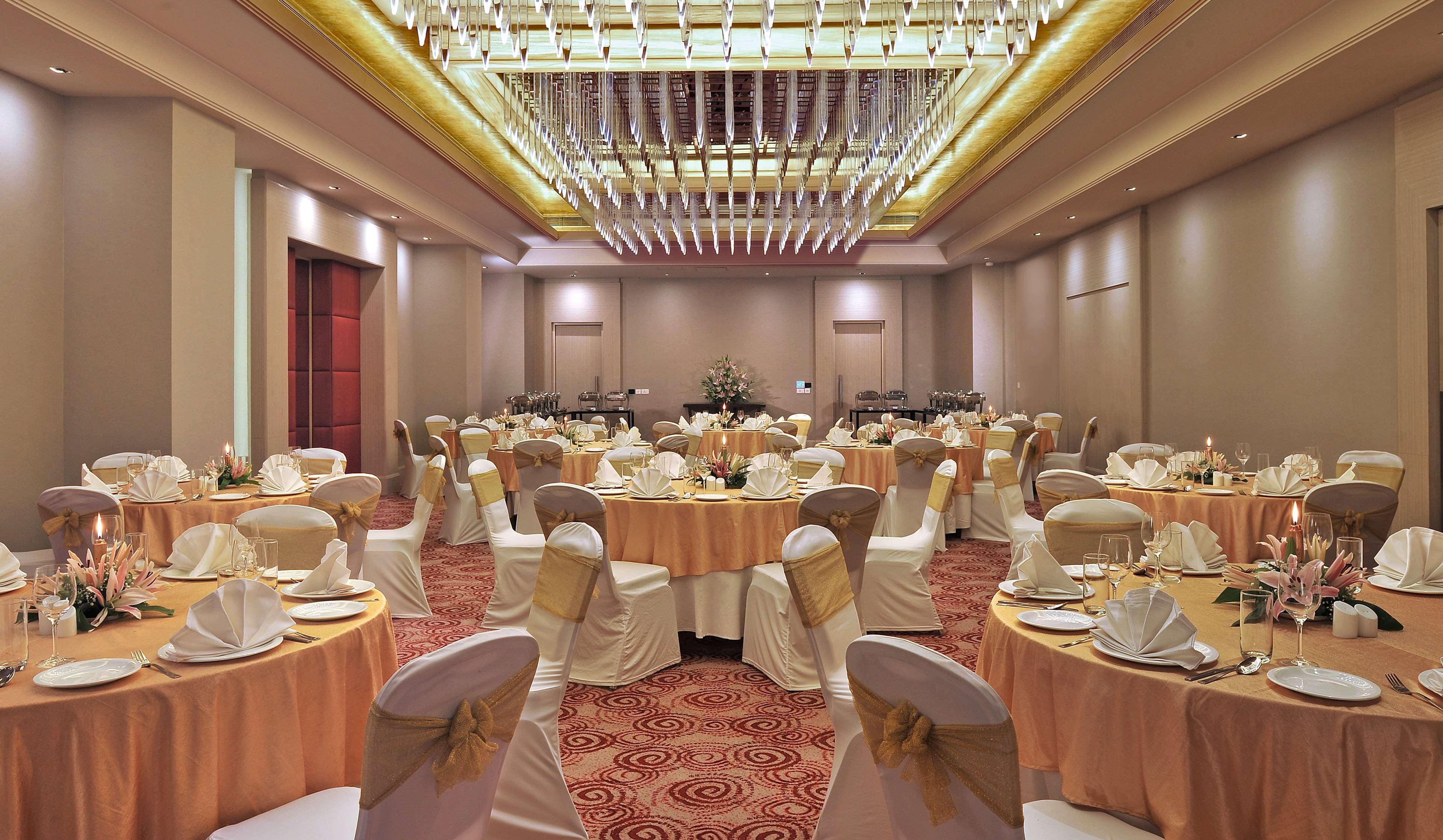 Radisson Hyderabad Hitec City Zewnętrze zdjęcie The ballroom