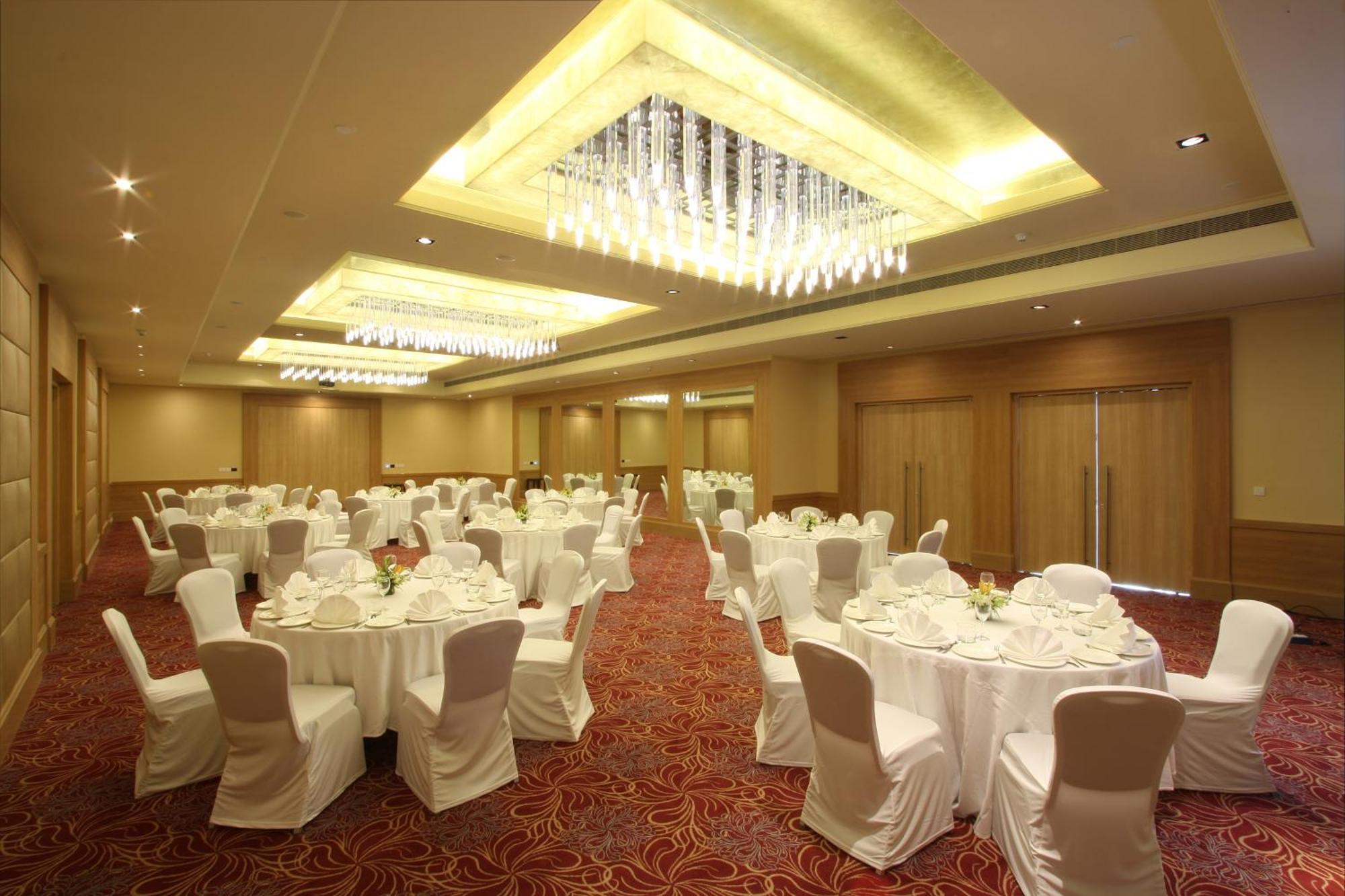 Radisson Hyderabad Hitec City Zewnętrze zdjęcie The Royal Ballroom
