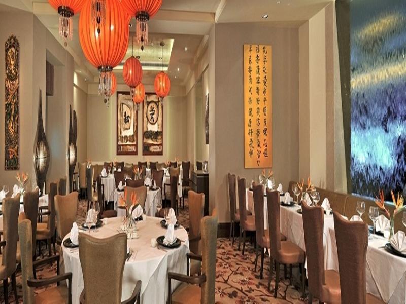 Radisson Hyderabad Hitec City Zewnętrze zdjęcie The interior of the restaurant