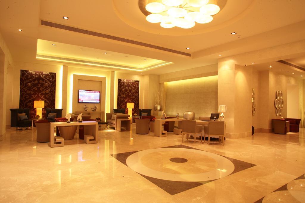 Radisson Hyderabad Hitec City Zewnętrze zdjęcie The lobby of the Taj Bengal