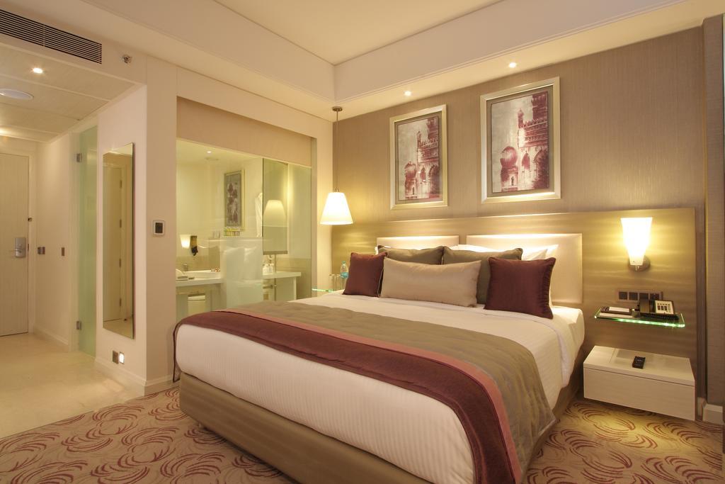 Radisson Hyderabad Hitec City Zewnętrze zdjęcie A bedroom at the Taj Bengal
