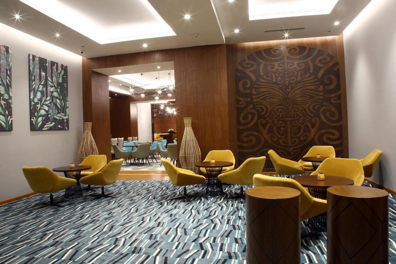 Radisson Hyderabad Hitec City Zewnętrze zdjęcie The lounge at the airport