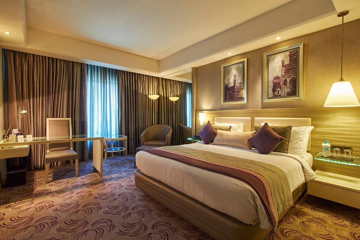 Radisson Hyderabad Hitec City Zewnętrze zdjęcie A room at the Taj Bengal