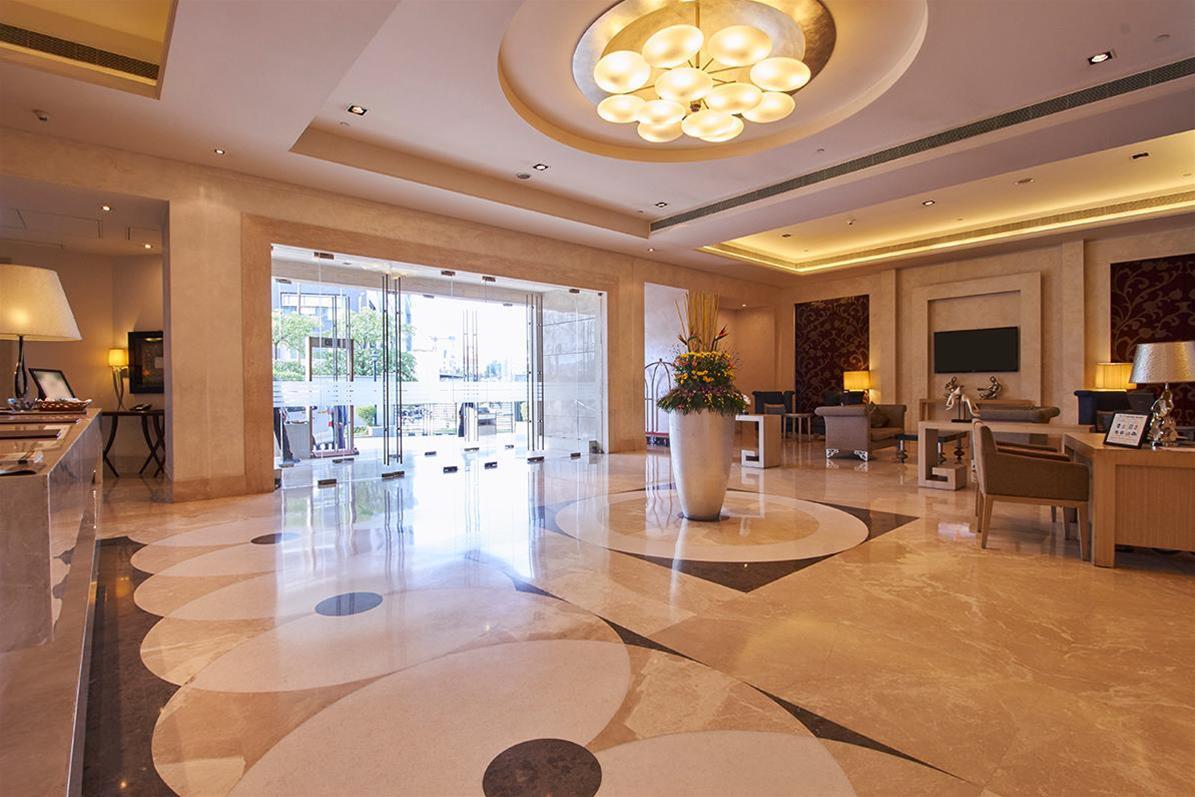 Radisson Hyderabad Hitec City Zewnętrze zdjęcie Lobby